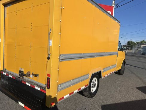 Used 2018 GMC Savana 3500 w/ Driver Convenience Package RWD image 5