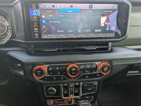 Used 2025 Jeep Gladiator Mojave w/ Convenience Group AWD/4WD image 13