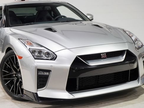 Used 2020 Nissan GT-R Premium AWD/4WD image 26