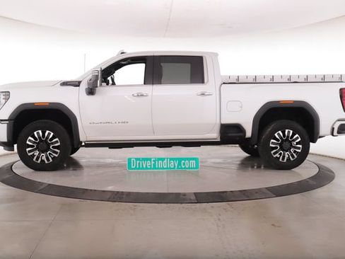Used 2024 GMC Sierra 3500 Denali Ultimate AWD/4WD image 9