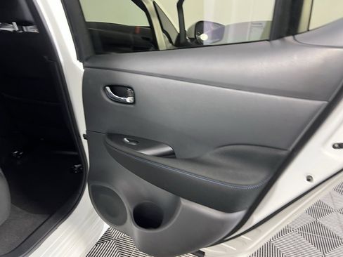 Used 2024 Nissan Leaf S image 27