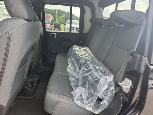 New 2025 Jeep Gladiator Sport image 26