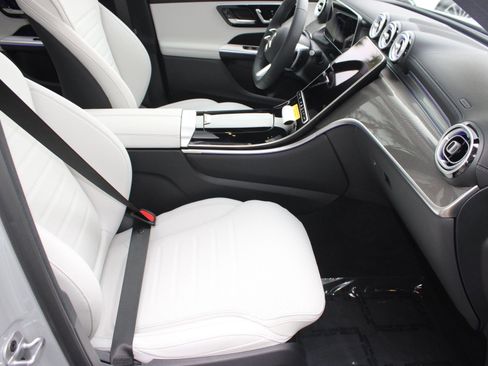 Used 2026 Mercedes-Benz GLC 300 image 32