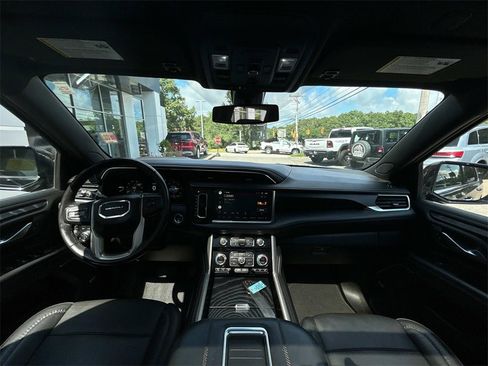 Used 2022 GMC Yukon XL Denali image 17