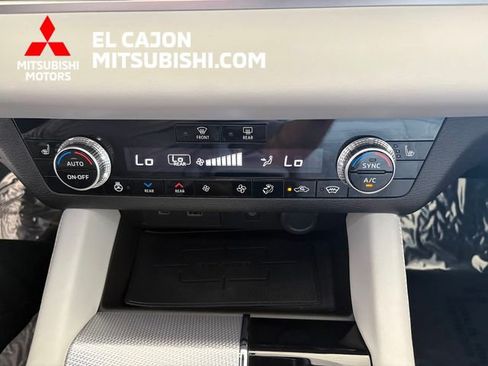 Used 2025 Mitsubishi Outlander SEL AWD/4WD image 14