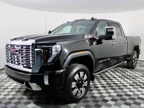 Used 2024 GMC Sierra 2500 Denali w/ Technology Package AWD/4WD image 4
