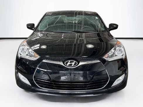 Used 2017 Hyundai Veloster Value Edition image 4