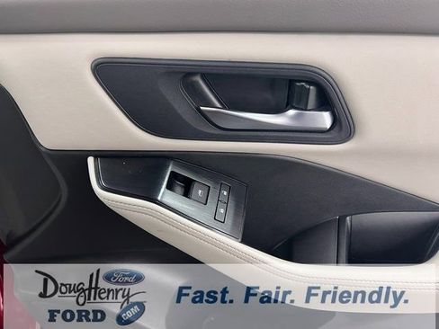 Used 2025 Nissan Rogue SV image 36