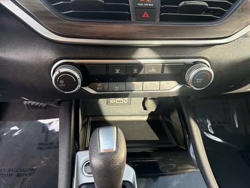Used 2024 Nissan Altima 2.5 SV FWD image 24