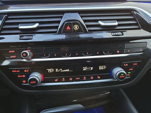 Used 2022 BMW 540i xDrive w/ Premium Package image 26