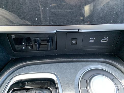 Used 2023 Nissan Armada SV image 28