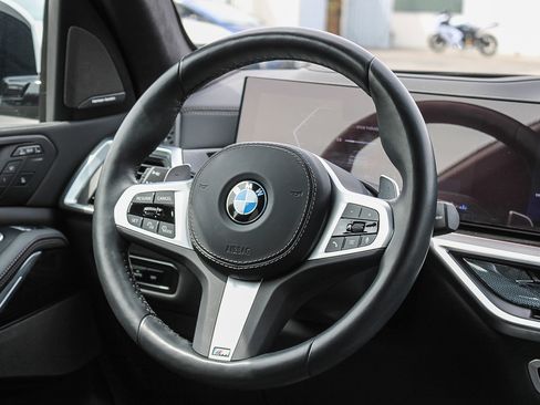 Certified 2025 BMW X7 xDrive40i w/ M Sport Package AWD/4WD image 14