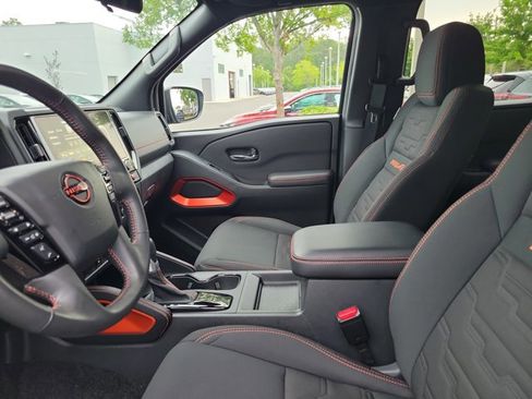 Used 2025 Nissan Frontier PRO-4X AWD/4WD image 17