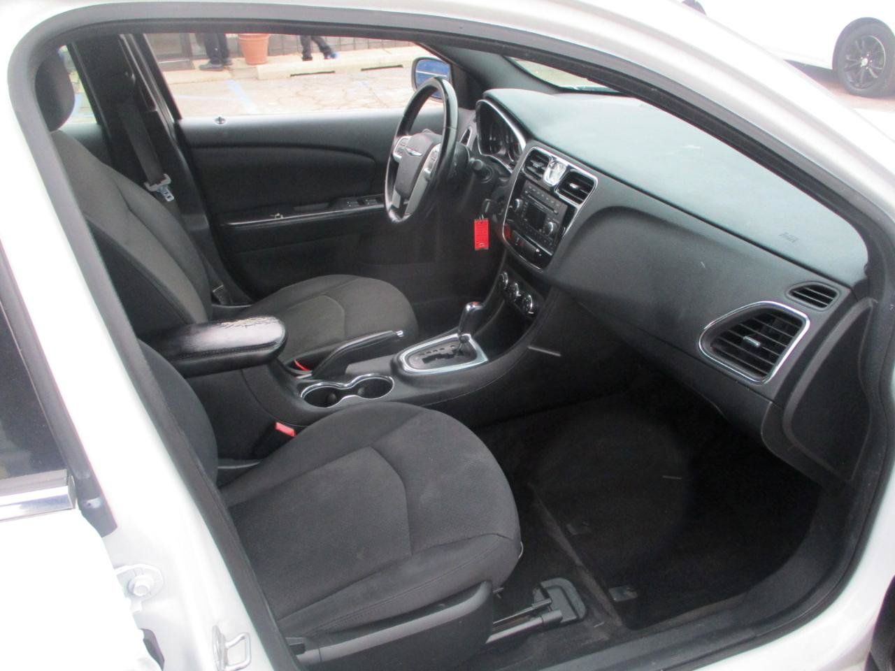 Used 2013 Chrysler 200 Touring FWD image 6