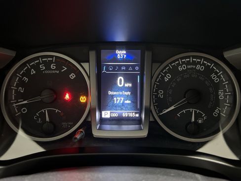 Used 2022 Toyota Tacoma Limited image 9