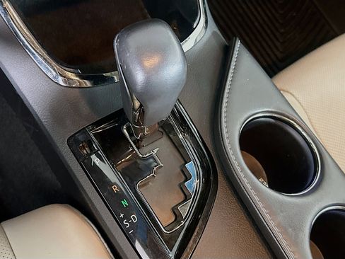 Used 2016 Toyota Avalon Limited FWD image 23