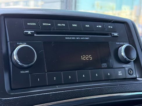 Used 2013 Dodge Grand Caravan SXT FWD image 20