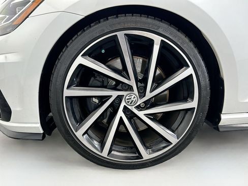 Used 2019 Volkswagen Golf R 4-Door image 29