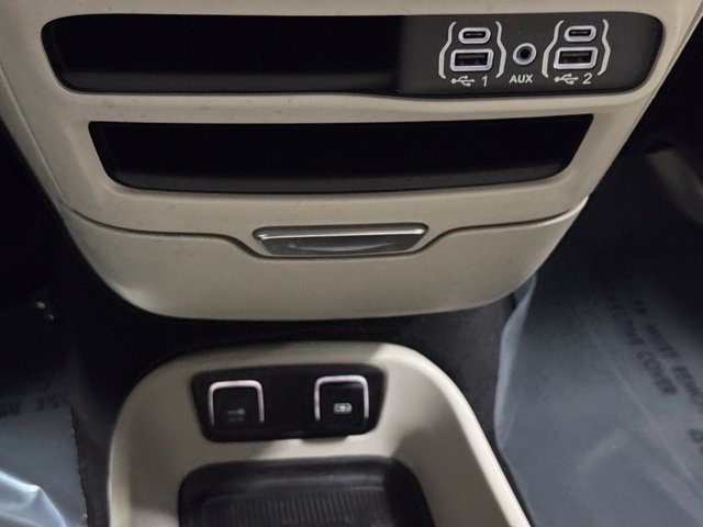 Used 2021 Chrysler Pacifica Touring-L FWD image 21