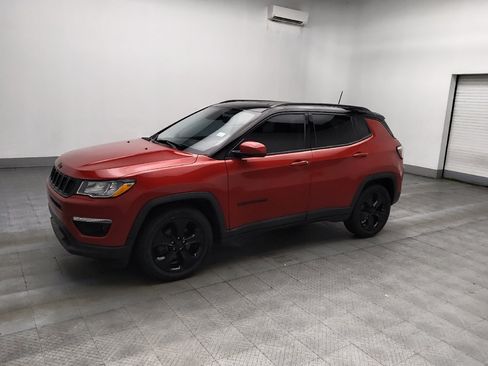 Used 2019 Jeep Compass Latitude FWD image 2