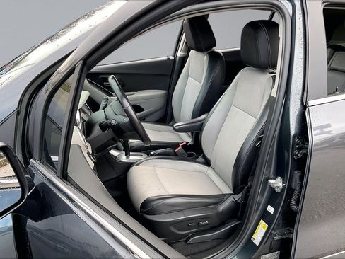 Used 2016 Chevrolet Trax LT w/ LT Sun and Sound Package image 25