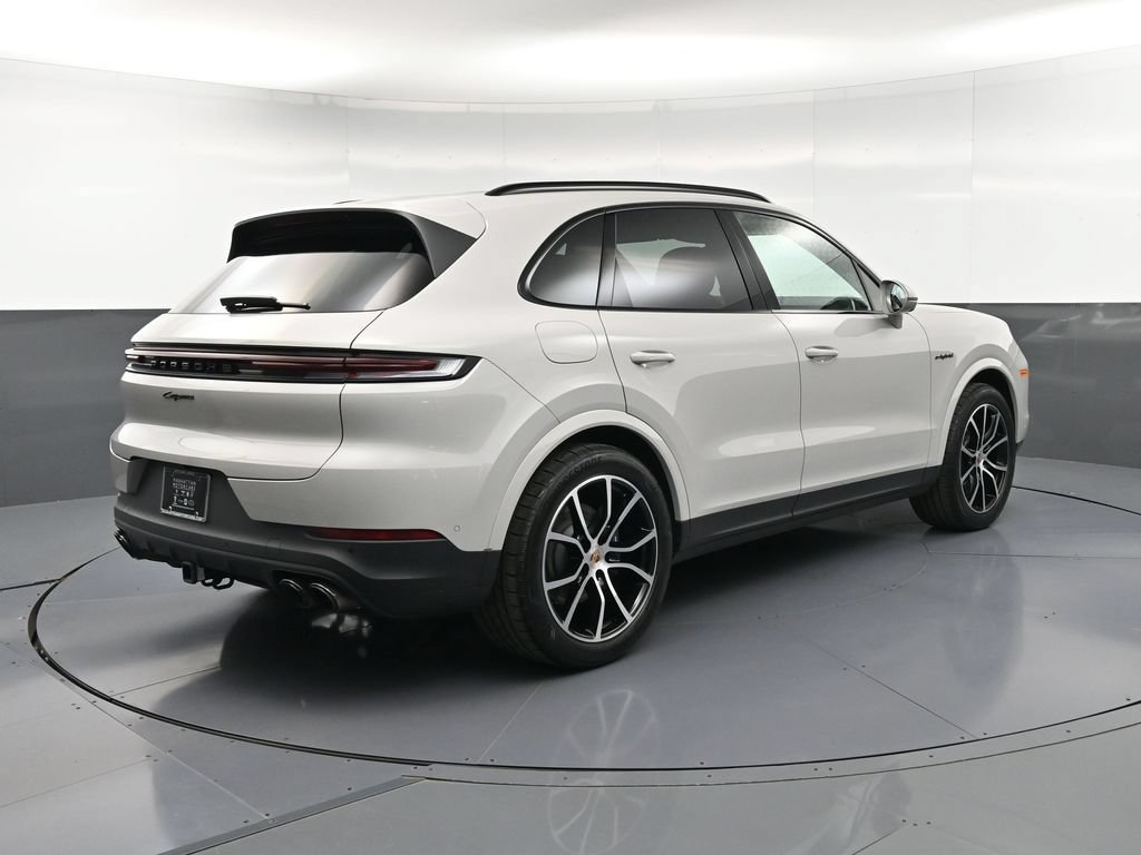 Certified 2026 Porsche Cayenne E-Hybrid AWD/4WD image 8