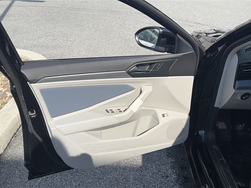 New 2026 Volkswagen Jetta SE image 10