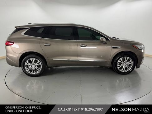 Used 2020 Buick Enclave Avenir w/ Avenir Technology Package FWD image 5