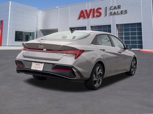 Used 2025 Hyundai Elantra SEL FWD image 6