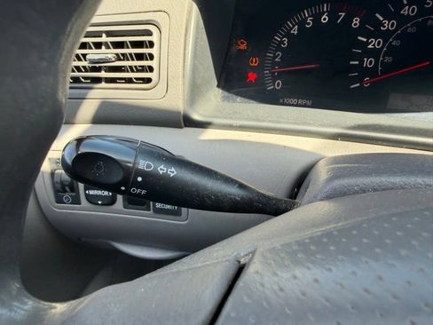 Used 2005 Toyota Corolla LE w/ Audio Value Pkg FWD image 28