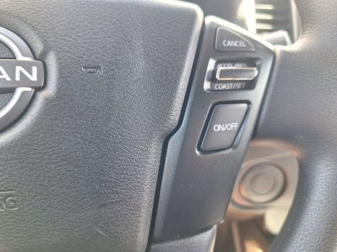 Used 2024 Nissan Frontier SV image 14