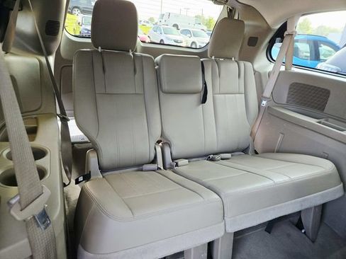 Used 2015 Chrysler Town & Country Touring FWD image 13