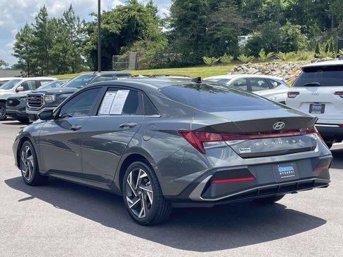 Used 2025 Hyundai Elantra SEL FWD image 4
