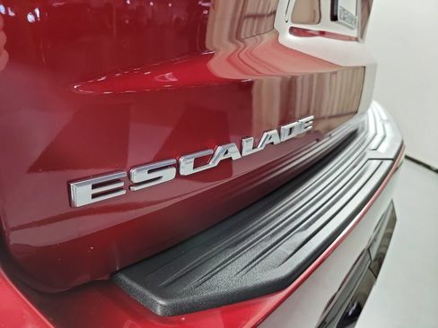 Certified 2025 Cadillac Escalade ESV V AWD/4WD image 5