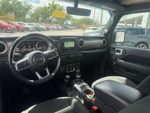 Used 2020 Jeep Gladiator Overland w/ Dual Top Group image 7