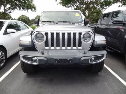 Used 2018 Jeep Wrangler Unlimited Sahara AWD/4WD image 2
