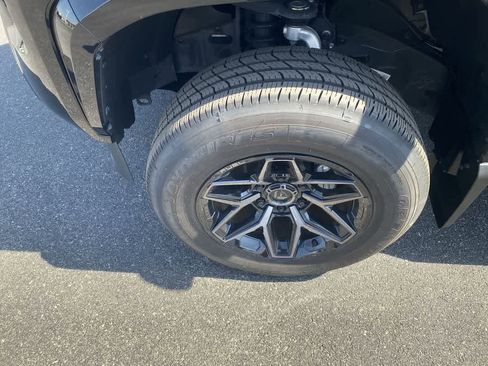 Used 2025 Toyota Tacoma SR image 10
