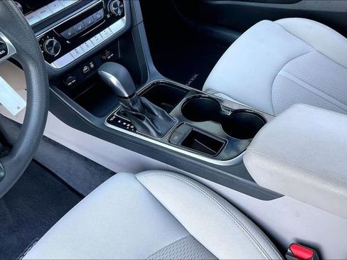 Used 2018 Hyundai Sonata SE FWD image 17