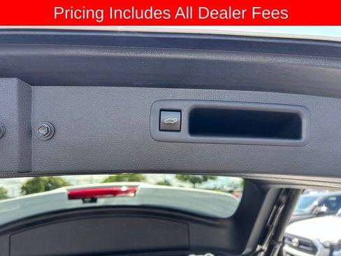 Used 2022 Toyota Highlander XLE FWD image 17