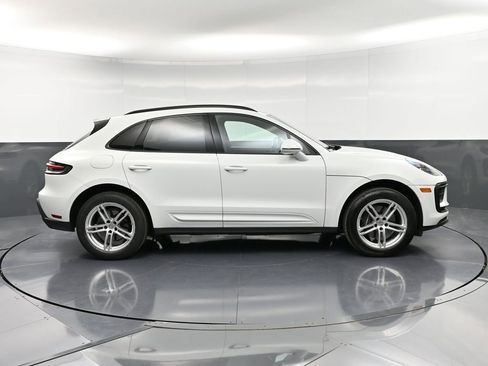 Certified 2022 Porsche Macan AWD/4WD image 9