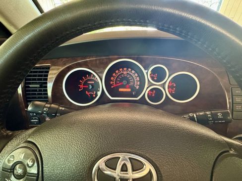 Used 2008 Toyota Sequoia SR5 w/ Leather Seat Pkg AWD/4WD image 19