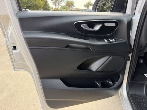 Used 2016 Mercedes-Benz Metris Passenger image 22