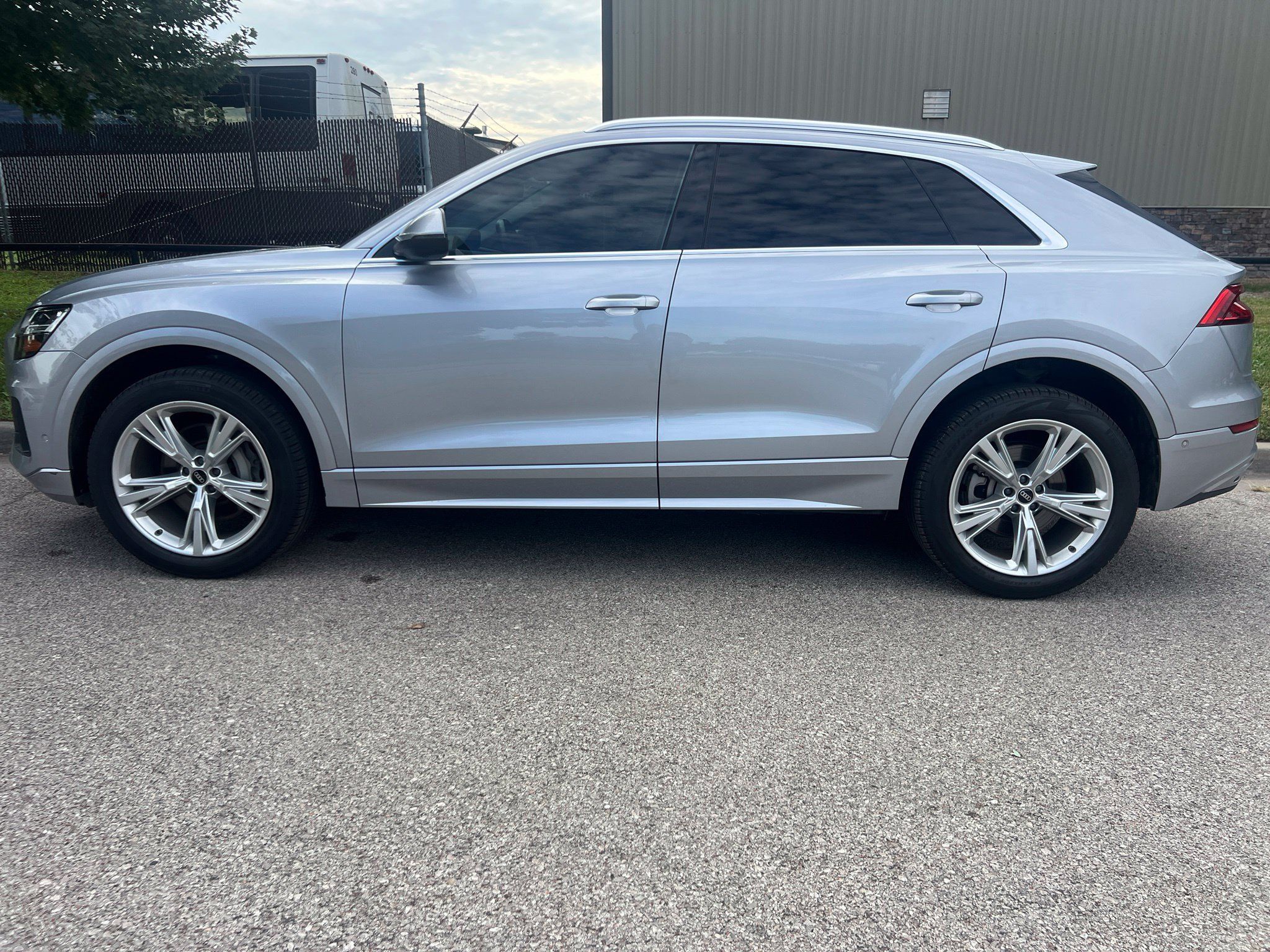Used 2022 Audi Q8 Premium Plus AWD/4WD image 9