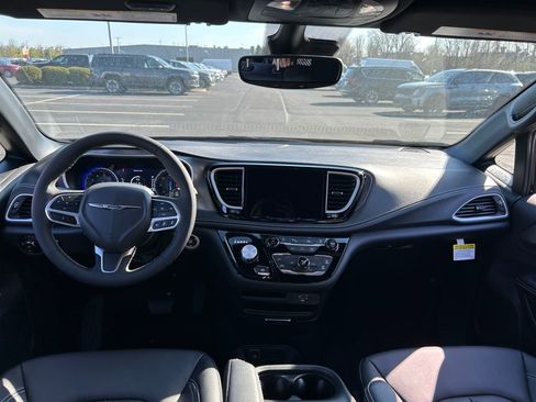 New 2026 Chrysler Pacifica Select image 9