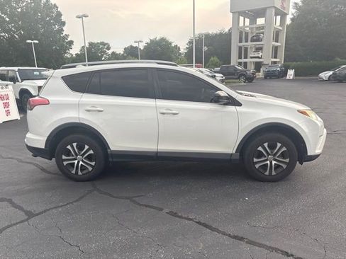 Used 2018 Toyota RAV4 LE FWD image 7
