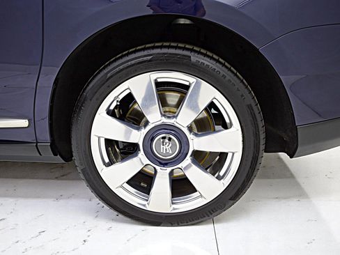 Used 2025 Rolls-Royce Cullinan image 48