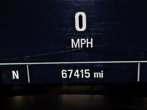 Used 2018 Chevrolet Equinox LT FWD image 2