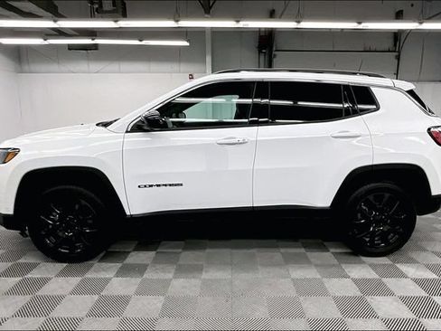 Used 2023 Jeep Compass Latitude w/ Sun and Sound Group AWD/4WD image 14