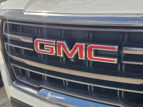 Used 2024 GMC Yukon AT4 w/ Technology Package AWD/4WD image 4