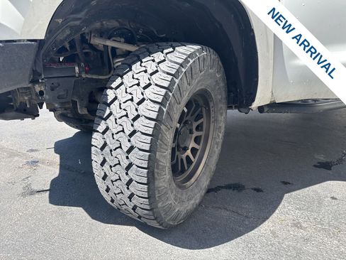 Used 2017 Toyota Tundra SR5 w/ SR5 Upgrade Package AWD/4WD image 30